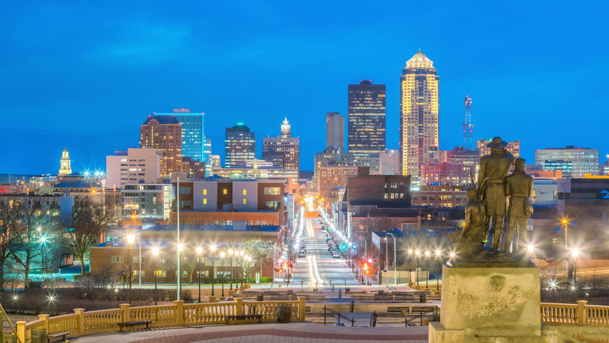 Des Moines Skyline (Framed) - Blue